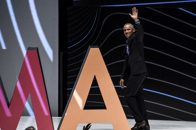 Barack Obama And Drake Dap It Up At Game 2 Of Nba Finals