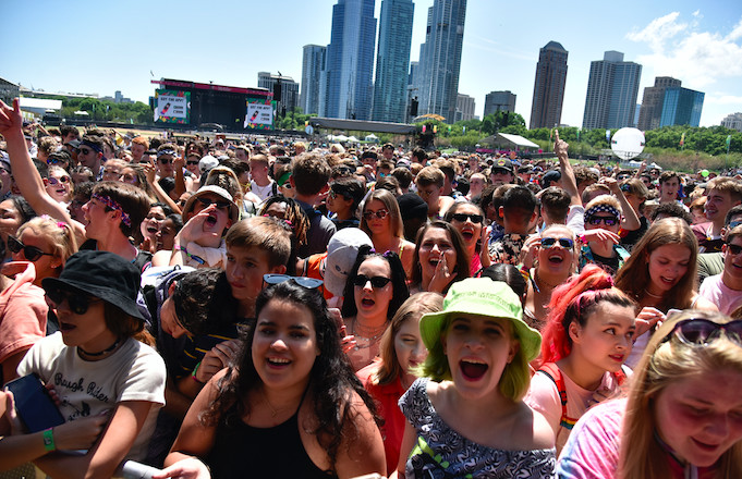 ariana grande lolla crowd ariana grande songs