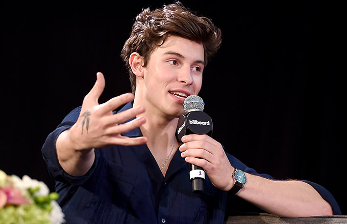 Shawn Mendes Reminds Everyone Hes Straight Went Out With