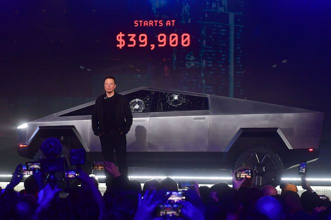 Elon Musk Accidentally Broke The Tesla Cybertrucks Windows
