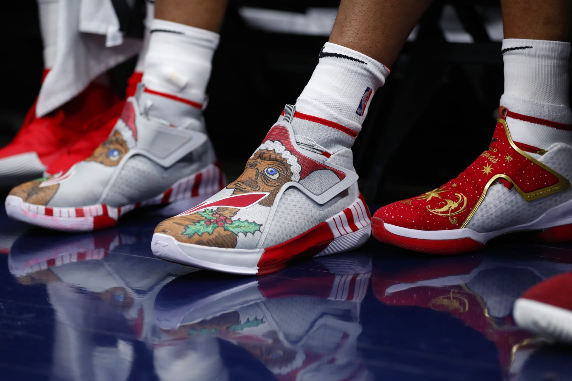 lebron james christmas shoes 2018