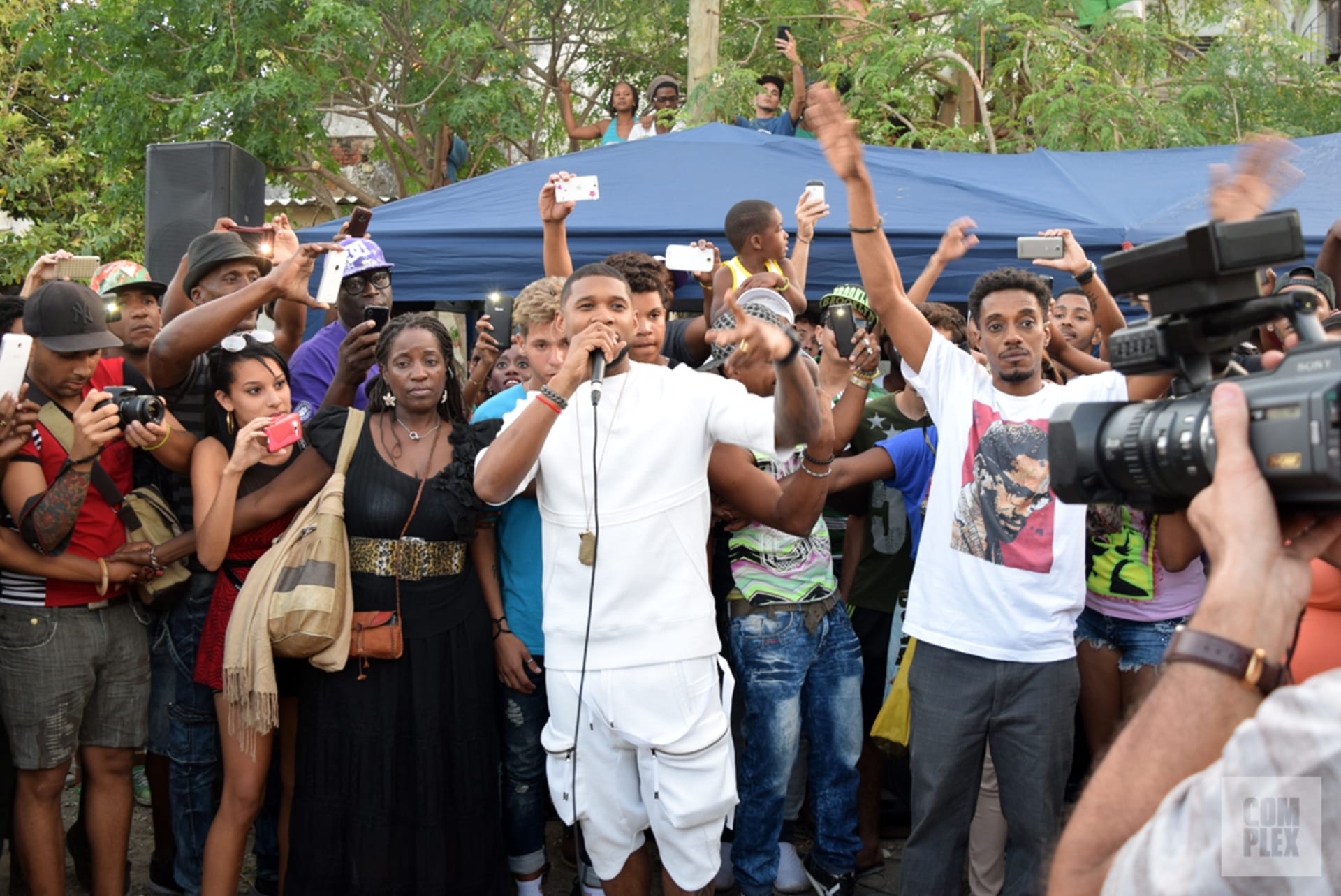Usher Speaking in Cuba with fans