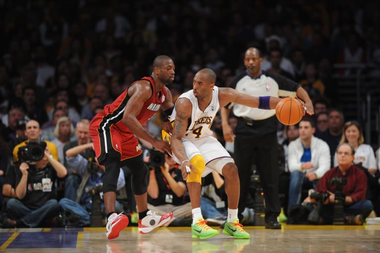 kobe bryant christmas shoes