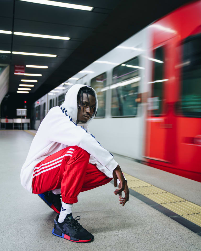 adidas nmd r1 v2 black red blue