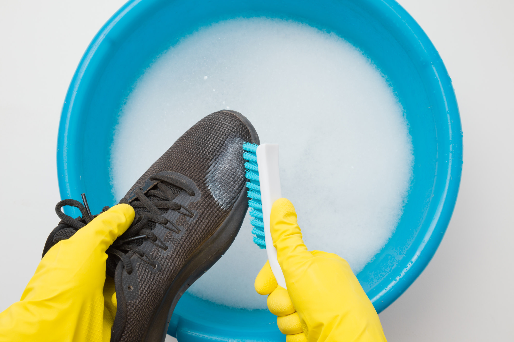 how to clean flyknit sneakers