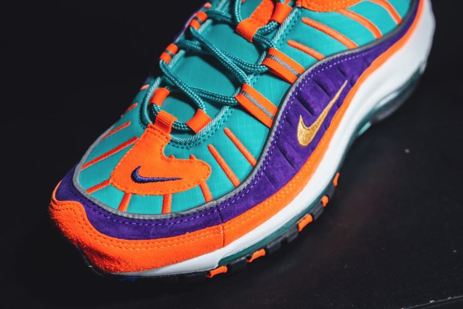 An NIKE Nike AIR MAX 98 QS Air Max 98 quick strike model number: 924,462 800 An NIKE Nike AIR MAX 98 QS Air Max 98 quick strike model number: 924,462 800