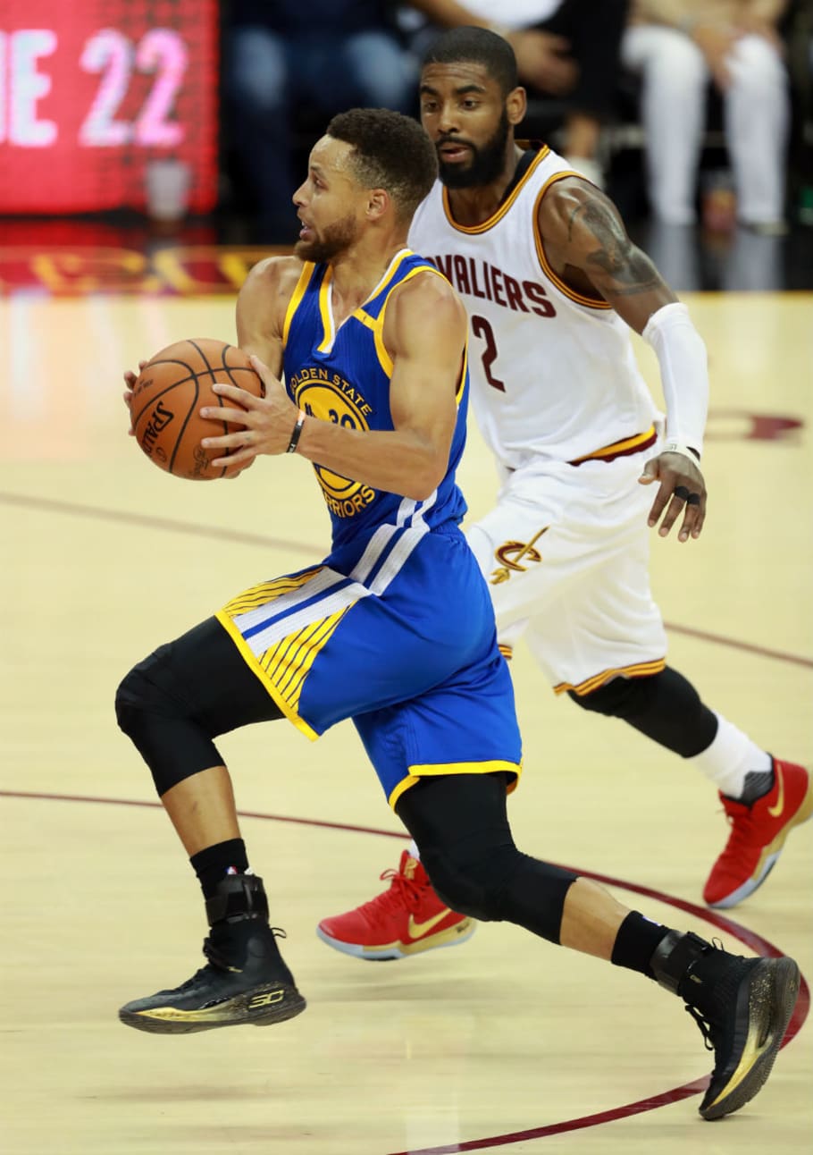 black and gold stephen curry shoes