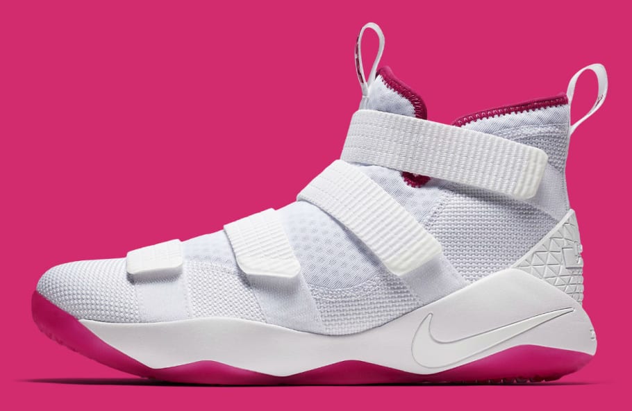 lebron james pink breast cancer shoes