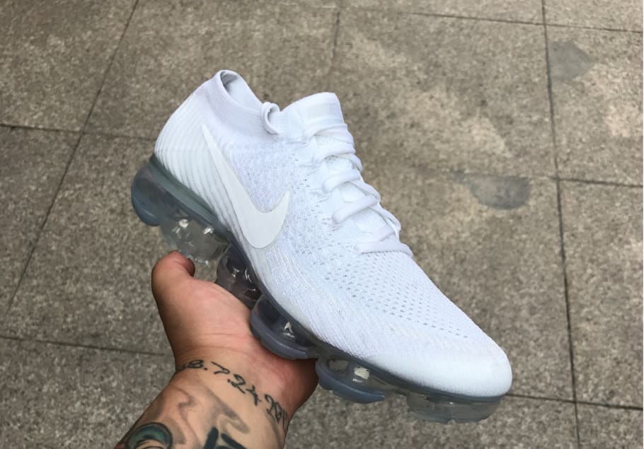 vapormax triple white