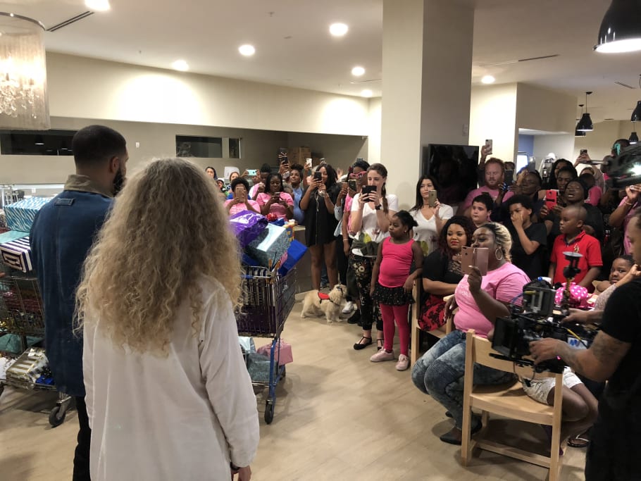 Drake Donates 50 000 To Women S Homeless Shelter In Miami Complex