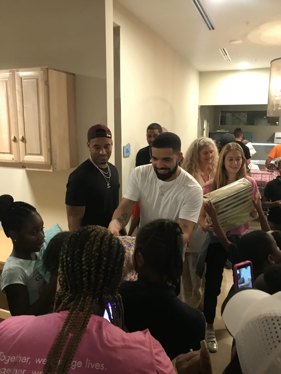 Drake Donates 50 000 To Women S Homeless Shelter In Miami Complex