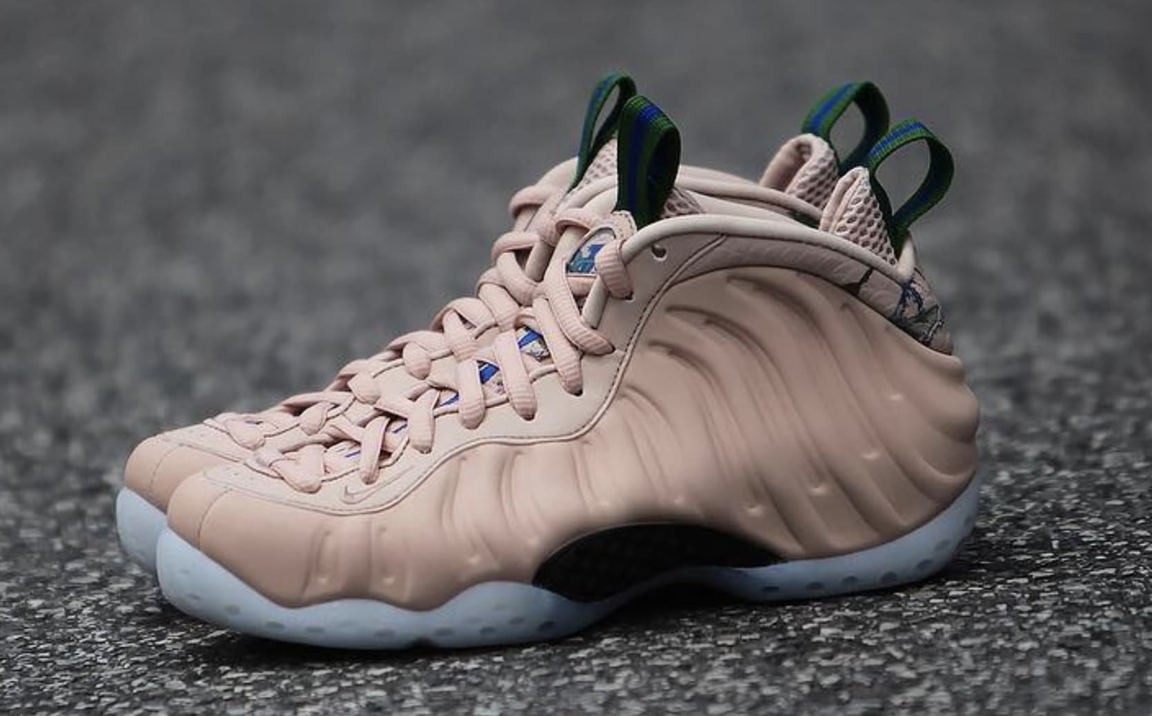 Womens pink foamposites