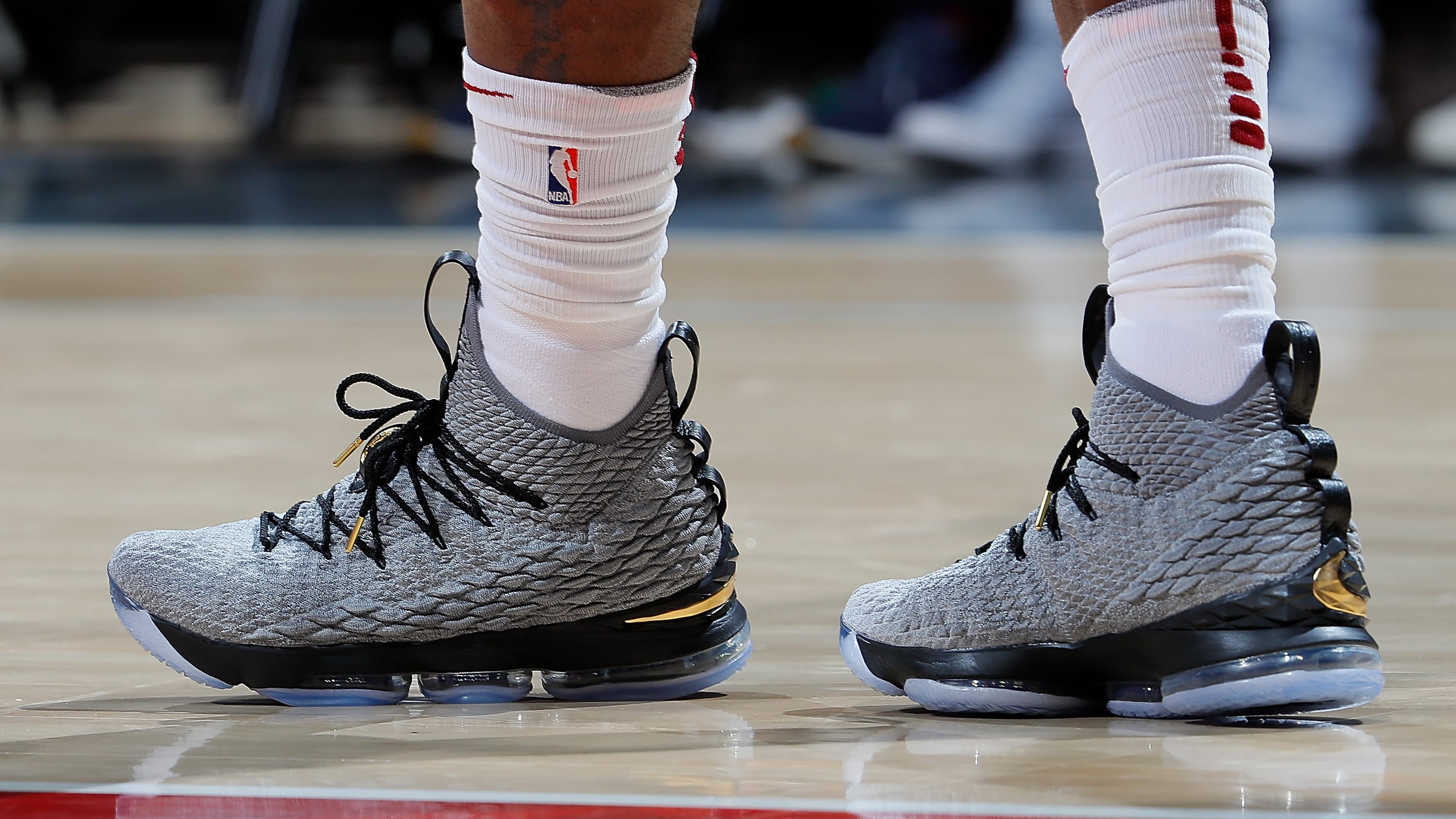 customizable lebron 15