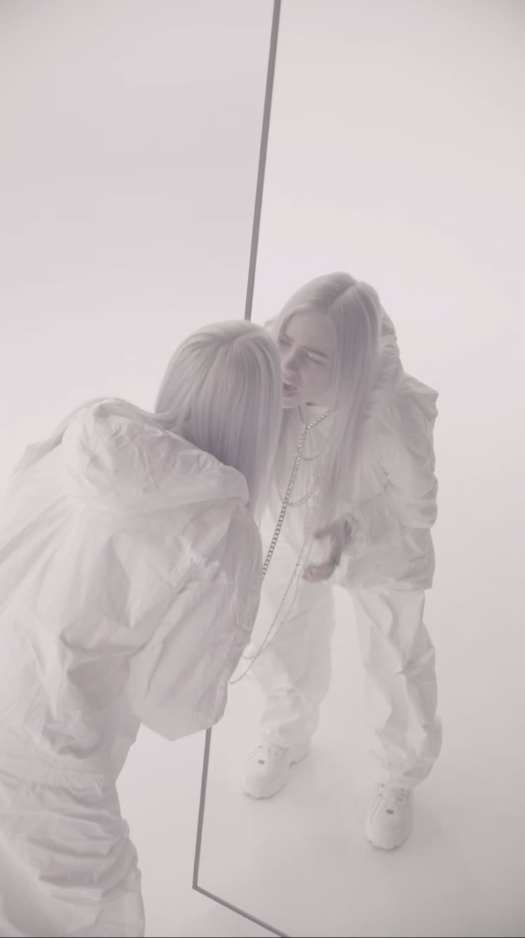 Billie Eilish Stares Herself Down In Stunning Idontwannabeyouanymore Video Complex 