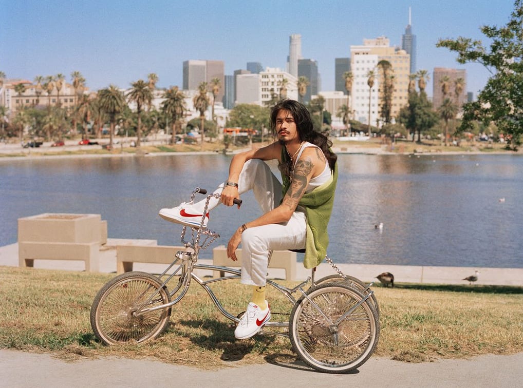 cholos wearing cortez