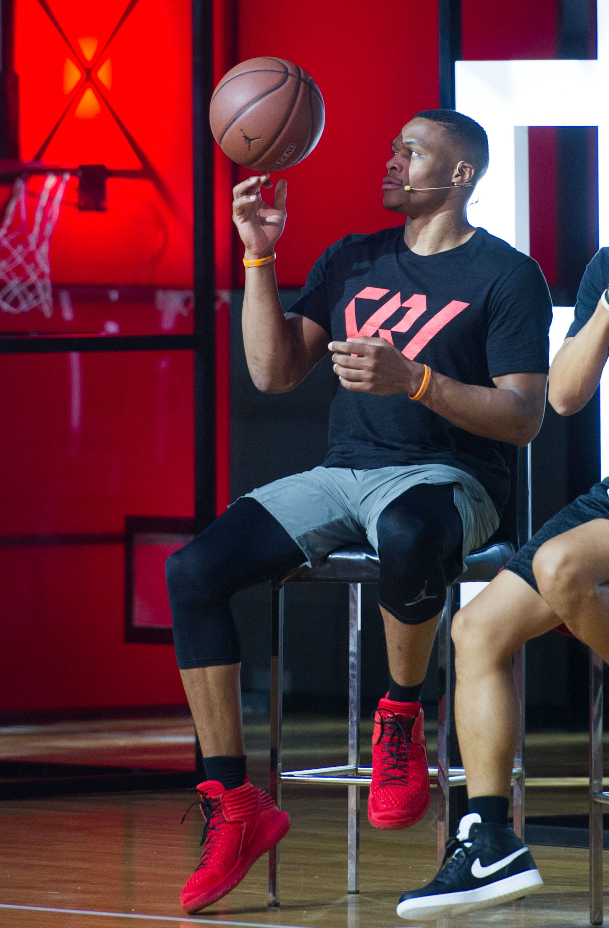 russell westbrook wearing jordan 32