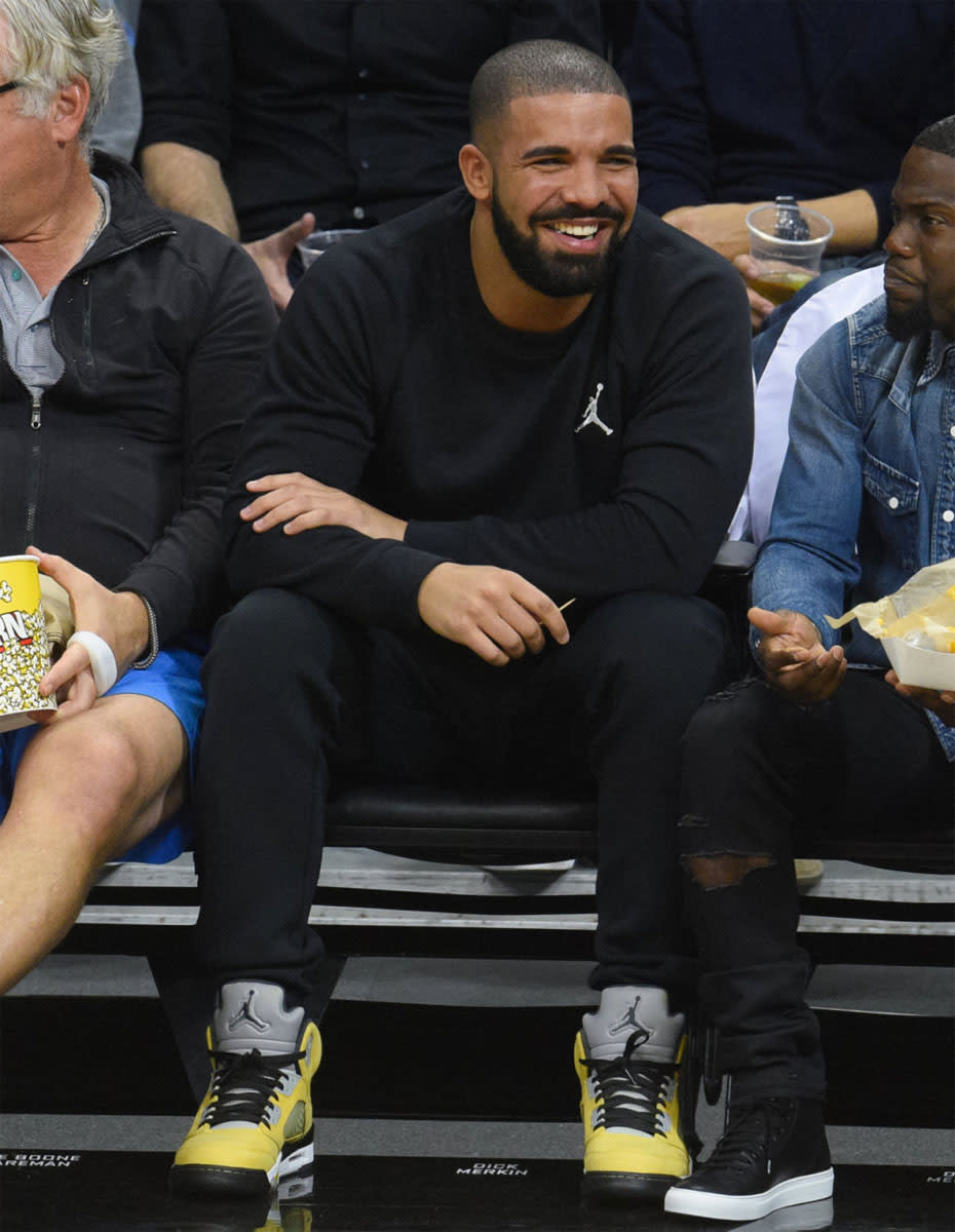 drake wearing jordans