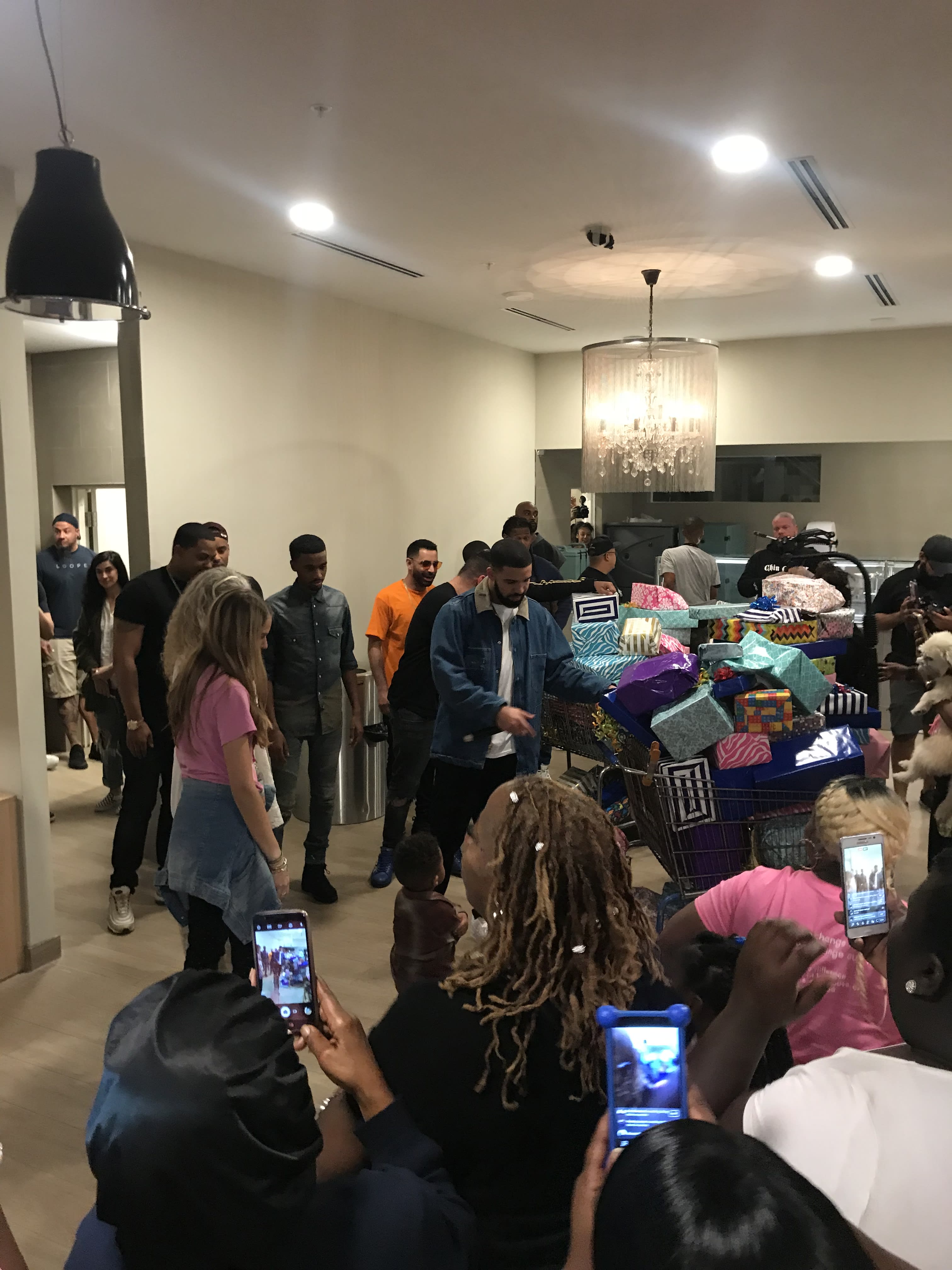 Drake Donates 50 000 To Women S Homeless Shelter In Miami Lotus House Shelter