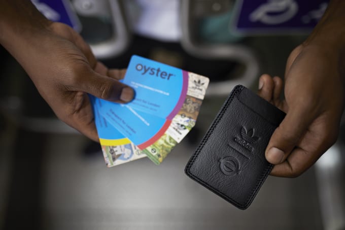 adidas oyster card holder