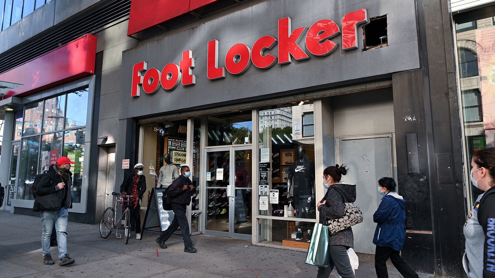 Foot Locker CEO Dick Johnson Announces Retirement