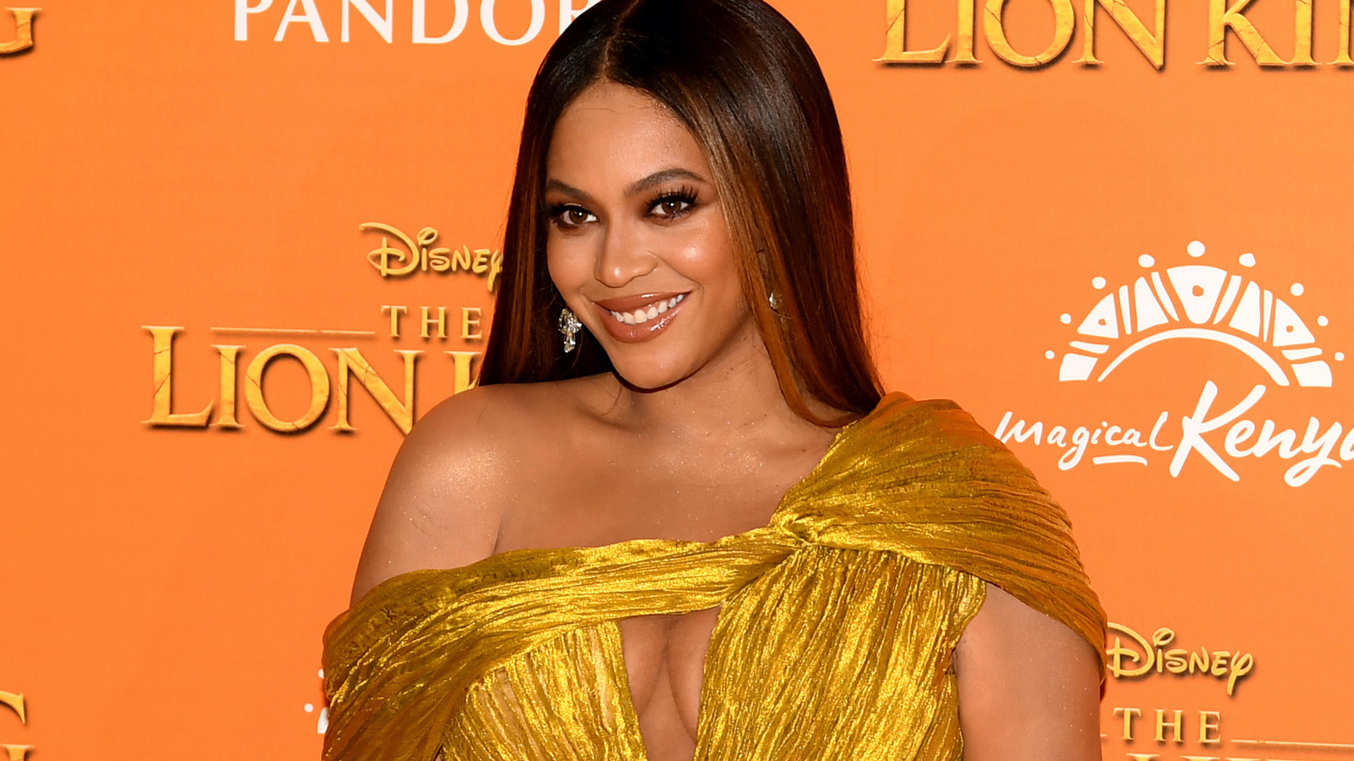 Beyoncé Calls Little Girl