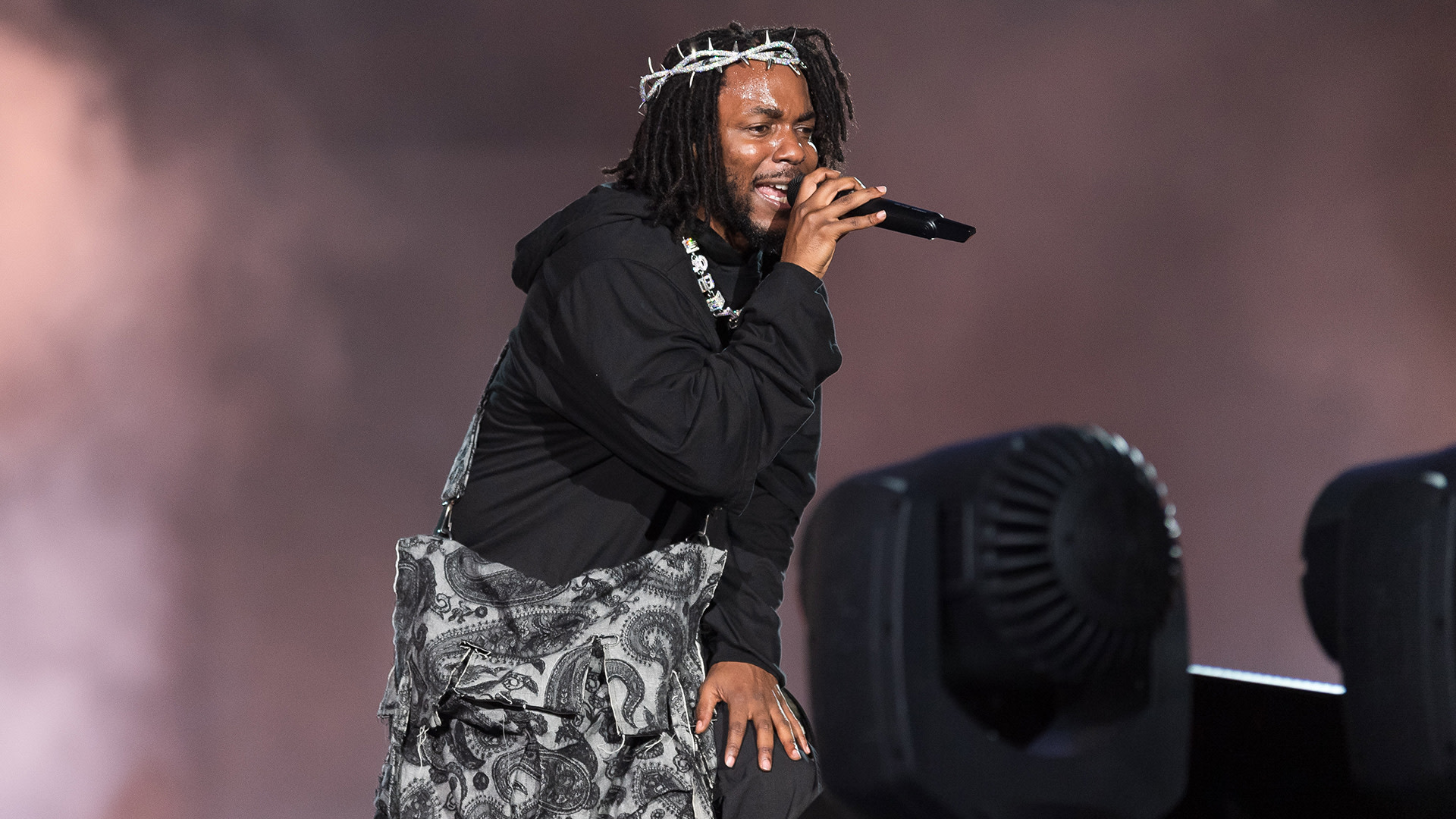 Kendrick Lamar Performs With Sampha On 'SNL