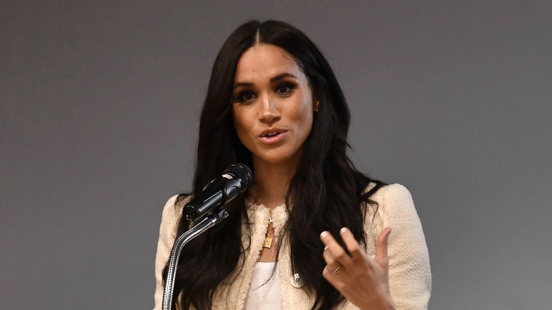 Meghan Markle On Being Cyber Bullied It S Almost Unsurvivable Complex