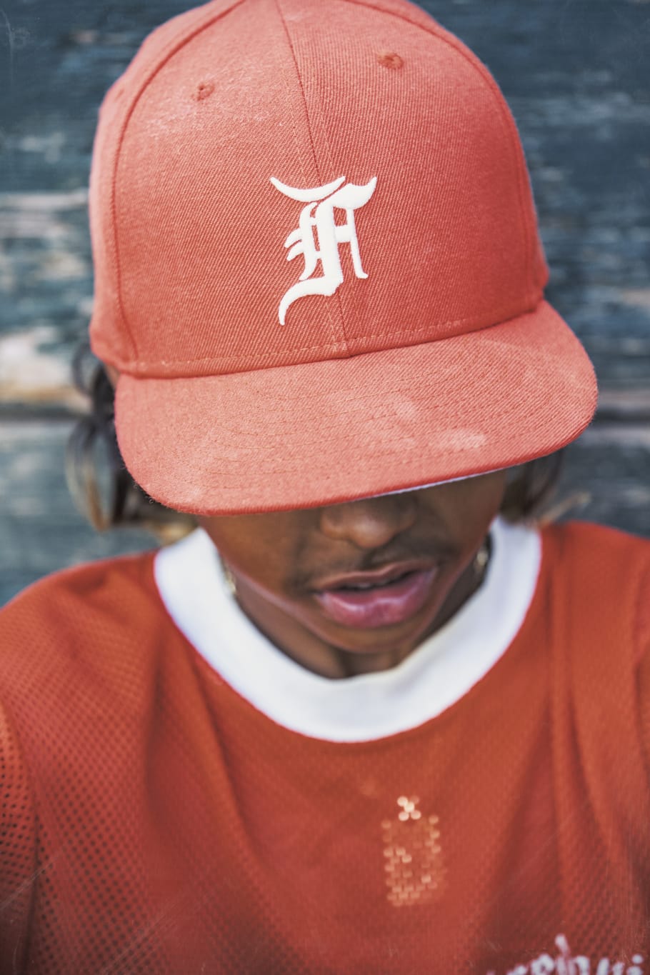 FOG ESSENTIALS × NEW ERA | www.jarussi.com.br