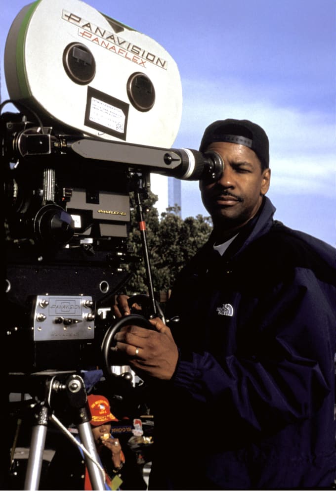 Denzel Washington on the set of 'Antwone Fisher'